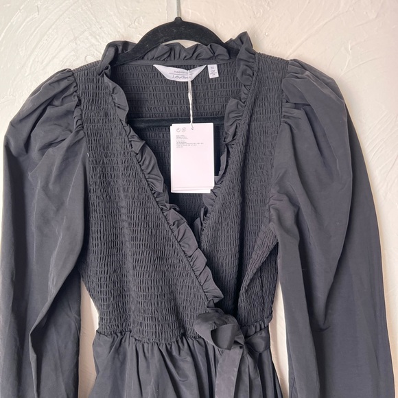 NWOT & Other stories black smocked ruffle wrap midi dress size 6 - Picture 6 of 7